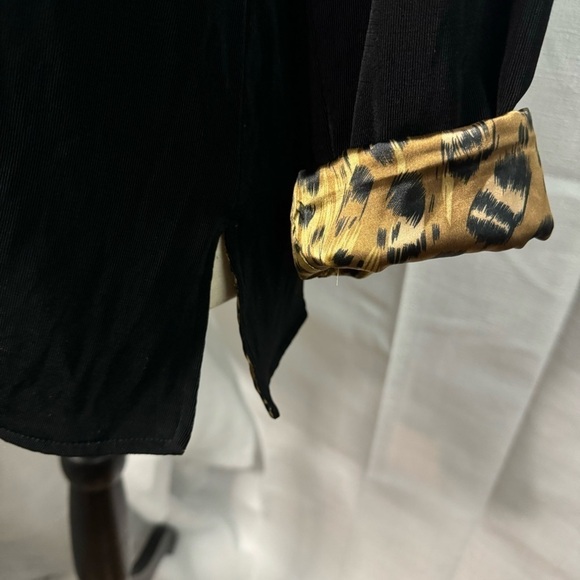 Chico’s Travelers Black Silky Cardigan W/Animal Print Lining Size 1 US S/M - Picture 3 of 10